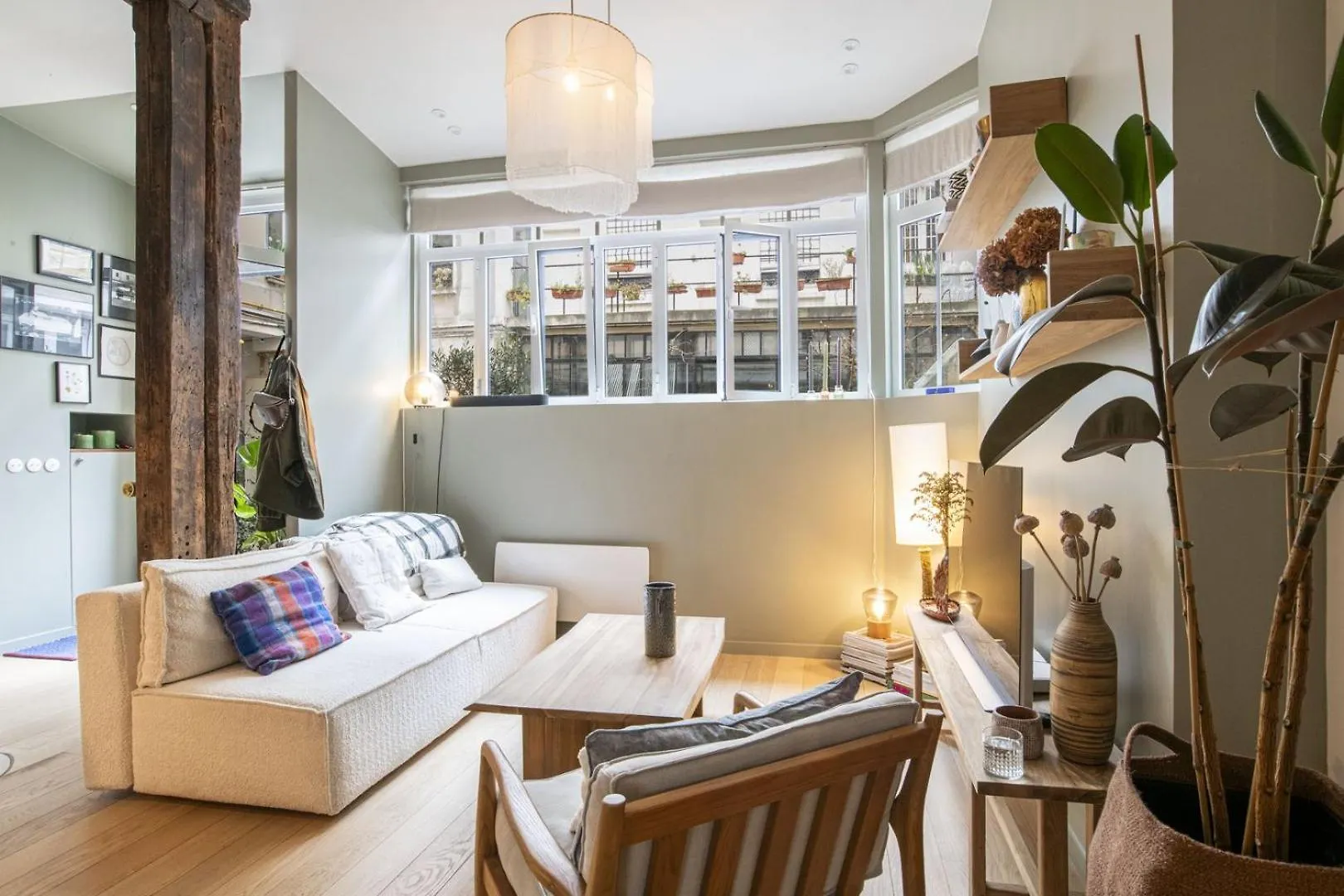 Paris Hippie Foody Lovers Apartment